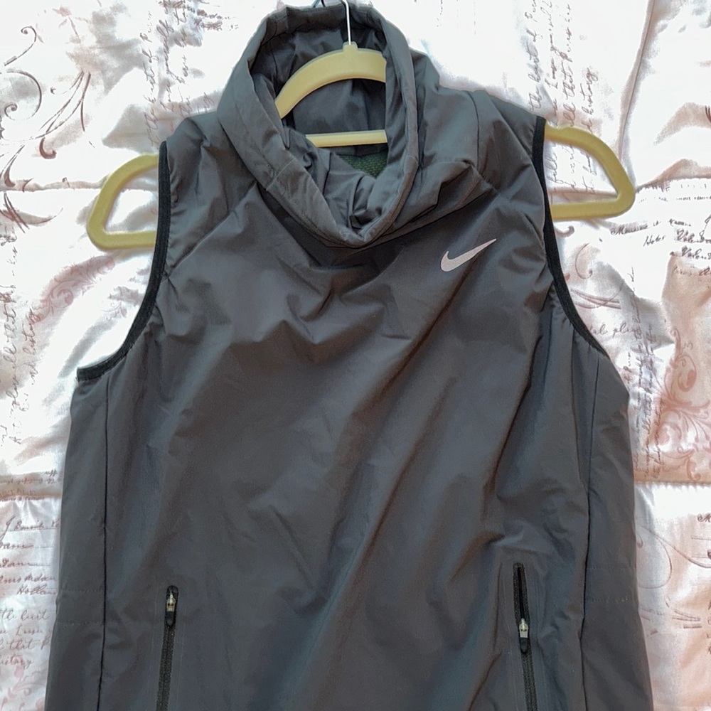 Nike aerolayer running vest